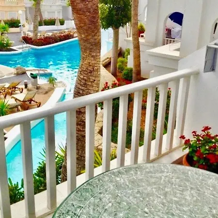 Lägenhet 1-bedroom On The Beachfront, Pool And Terrace *